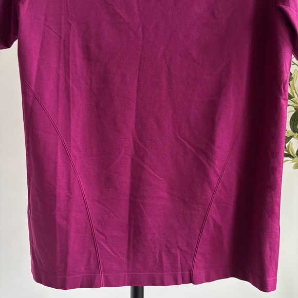 • NWT! [Fabletics] Short Sleeve • - Picture 3 of 10